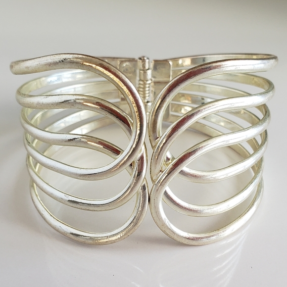 Jewelry - Silver color bracelet.